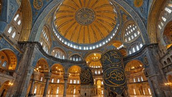 Hagia Sophia, Byzantine architecture, Istanbul, historical landmarks, travel tips, visiting Hagia Sophia