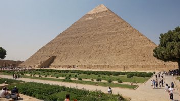 Tomb of Cyrus the Great, Great Pyramid of Giza, historical landmarks, ancient architecture, Persian history, Egyptian civilization, travel comparison