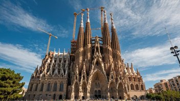 Sagrada Familia, Gaudí, Barcelona, architectural masterpiece, travel tips, historical landmarks